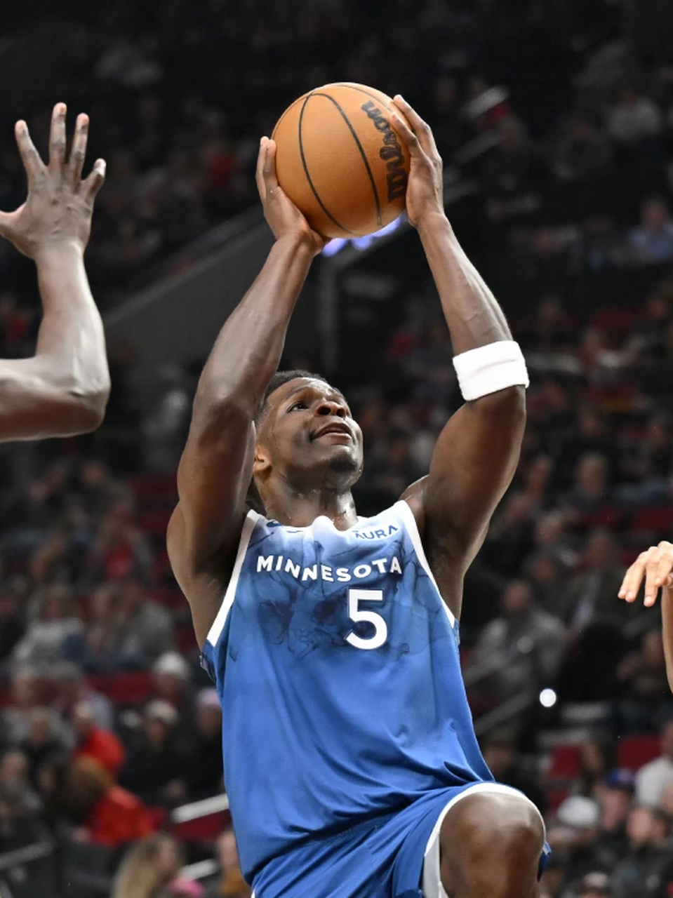 明尼苏达森林狼今晨绝杀压哨波特兰开拓者再遭质疑备战NBA常规赛，转折点斯图加特迎来里程碑都惊呆了的简单介绍